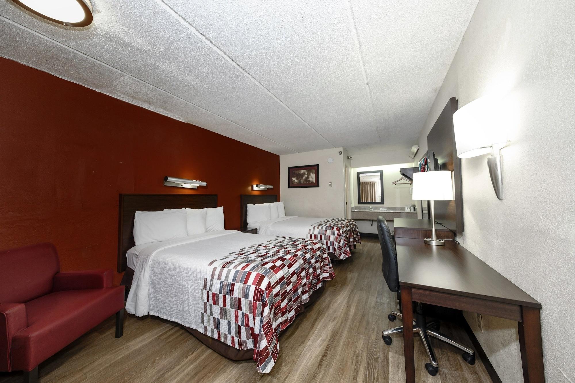 Red Roof Inn Tampa - Brandon Экстерьер фото