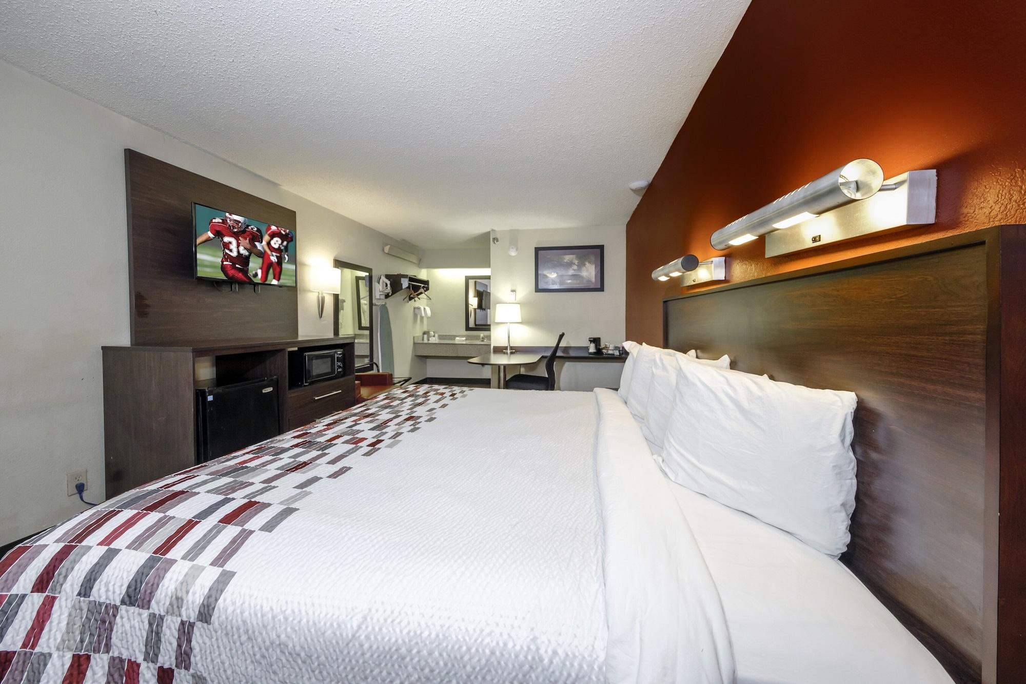 Red Roof Inn Tampa - Brandon Экстерьер фото