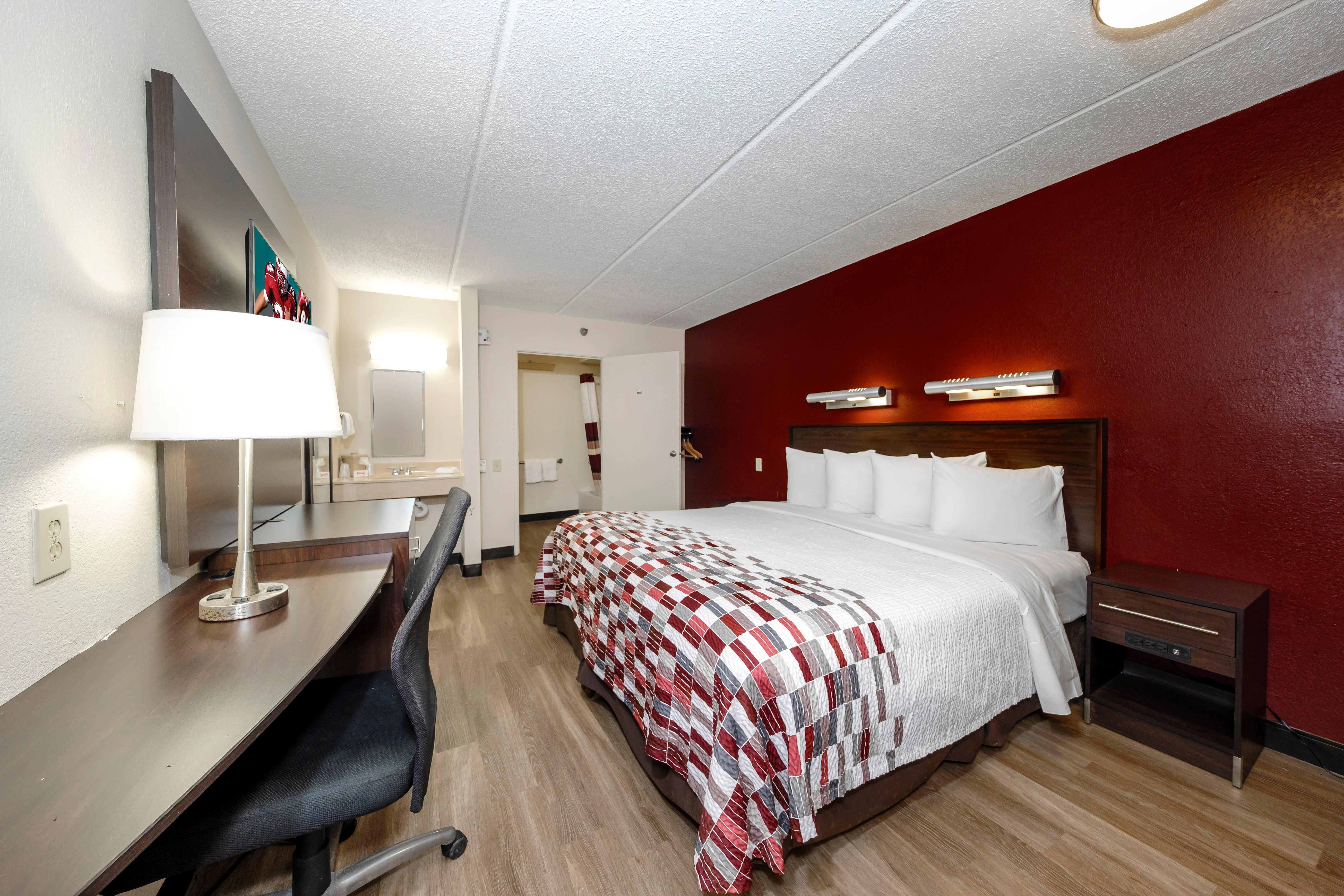 Red Roof Inn Tampa - Brandon Экстерьер фото