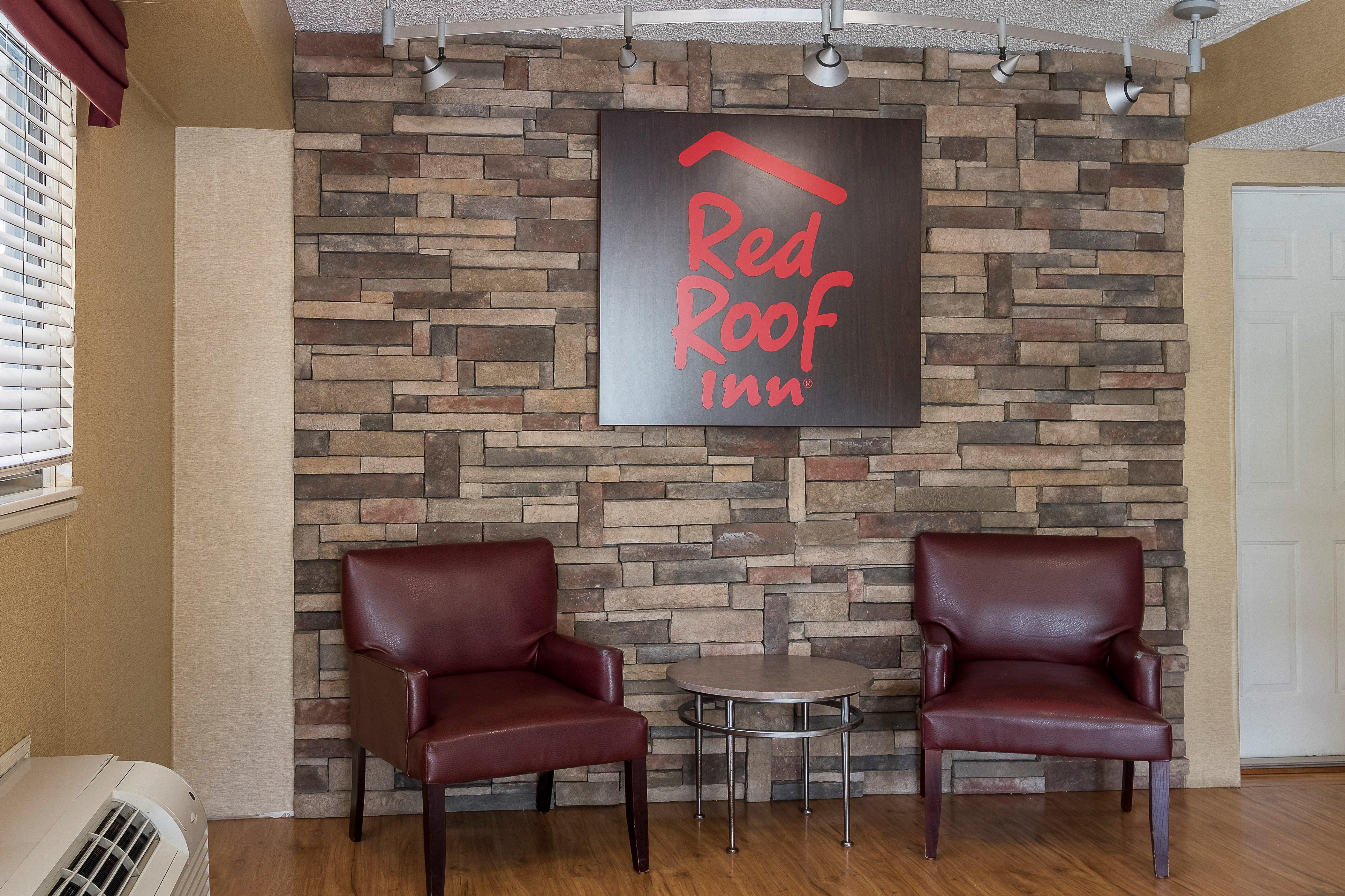 Red Roof Inn Tampa - Brandon Экстерьер фото