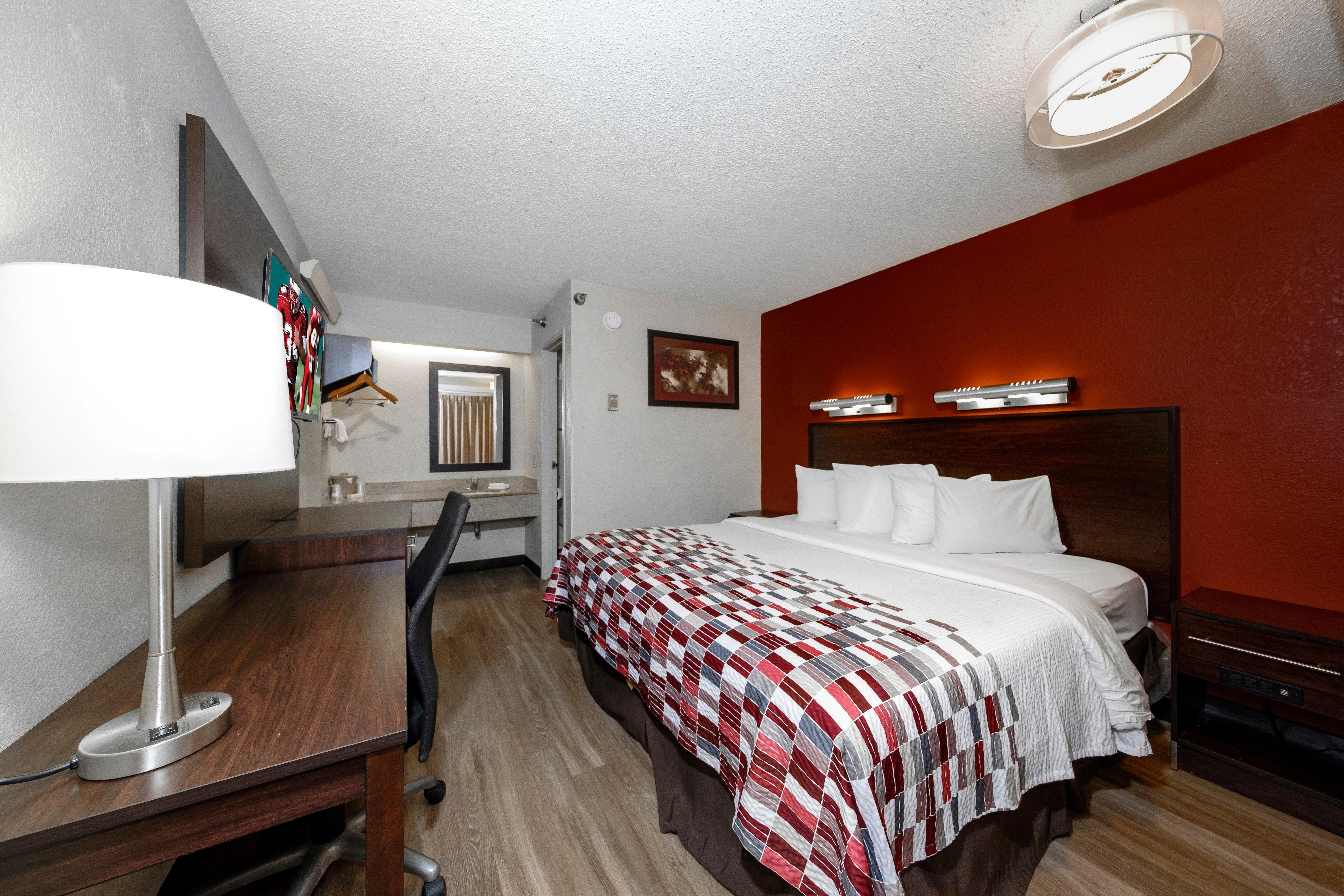 Red Roof Inn Tampa - Brandon Экстерьер фото