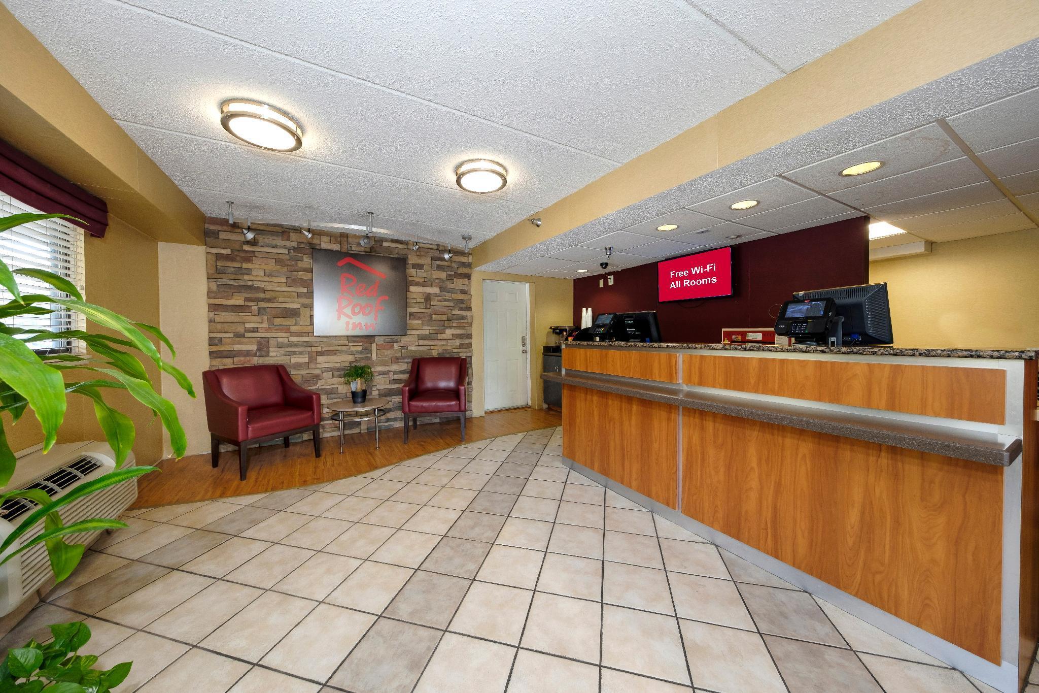 Red Roof Inn Tampa - Brandon Экстерьер фото