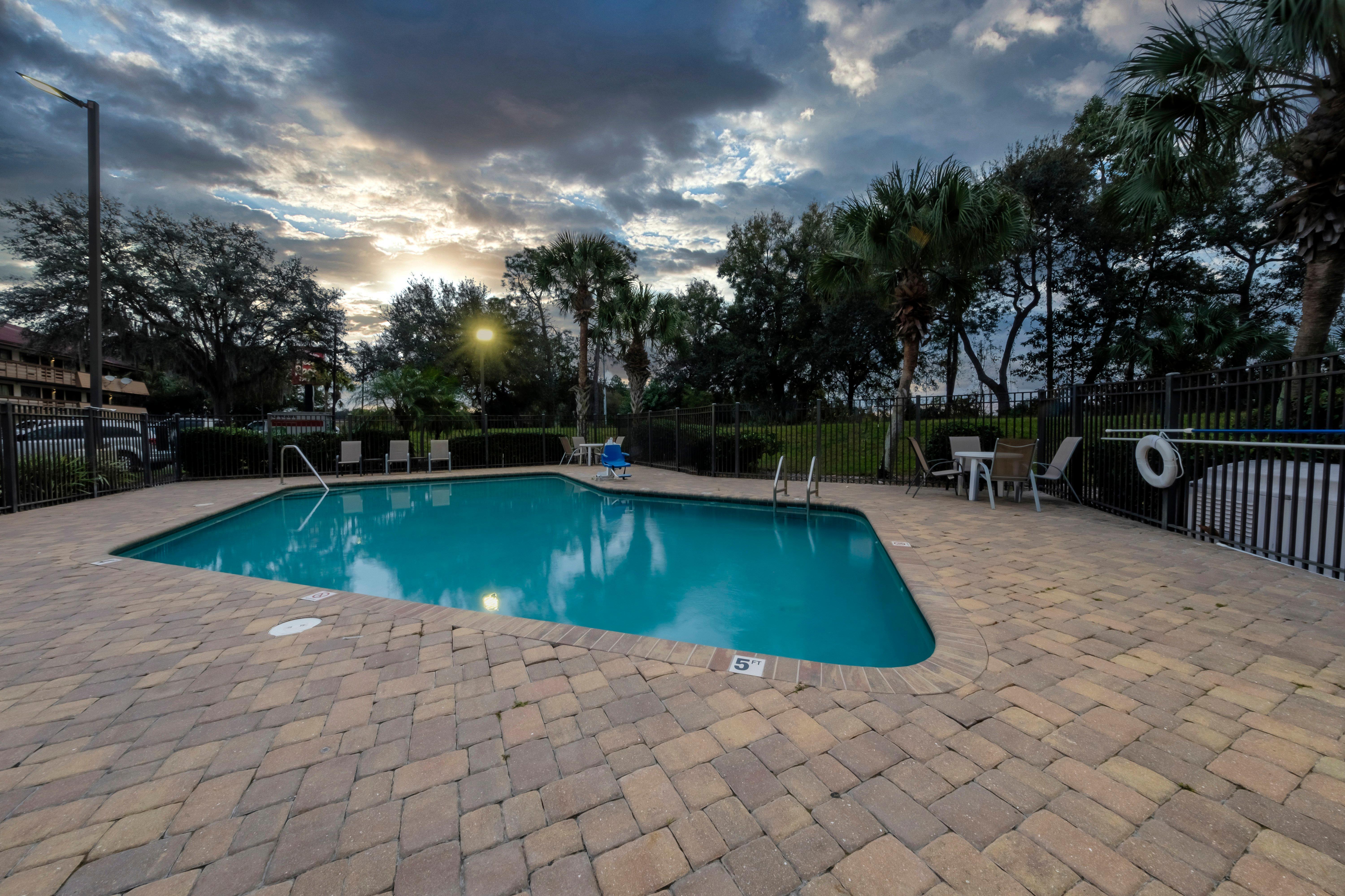 Red Roof Inn Tampa - Brandon Экстерьер фото