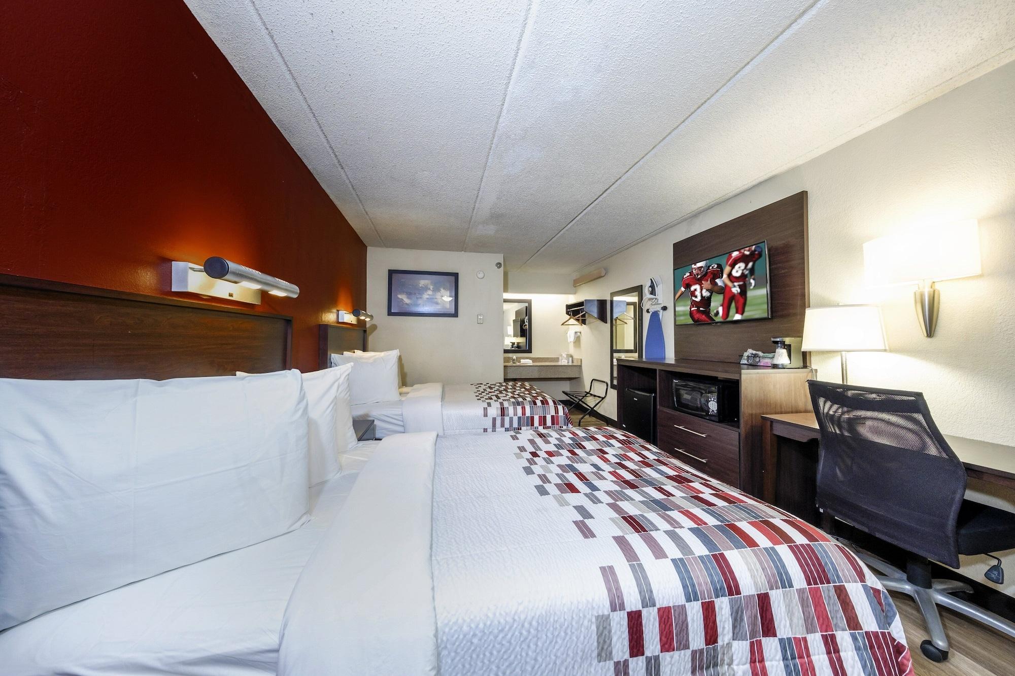 Red Roof Inn Tampa - Brandon Экстерьер фото