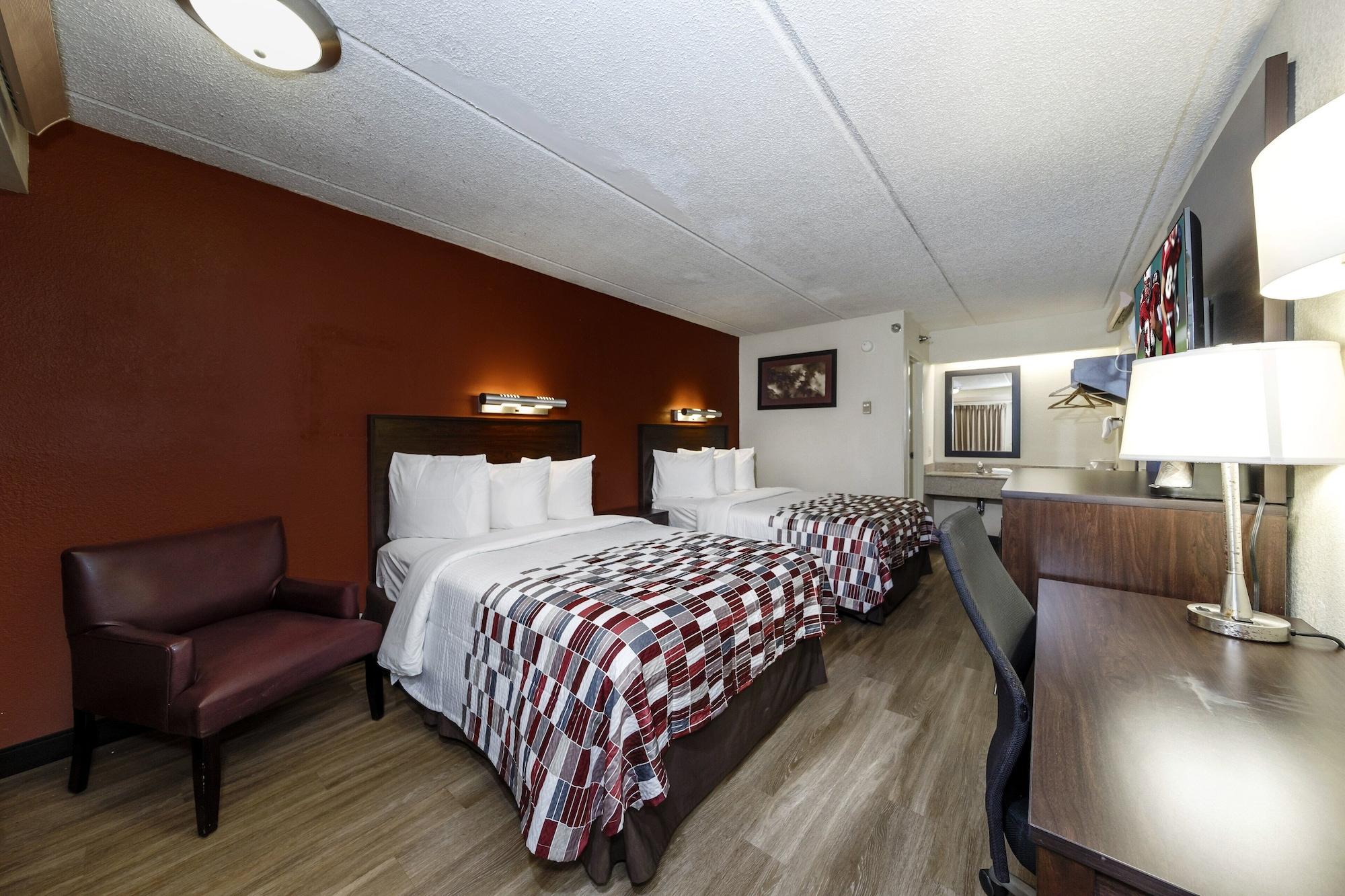 Red Roof Inn Tampa - Brandon Экстерьер фото