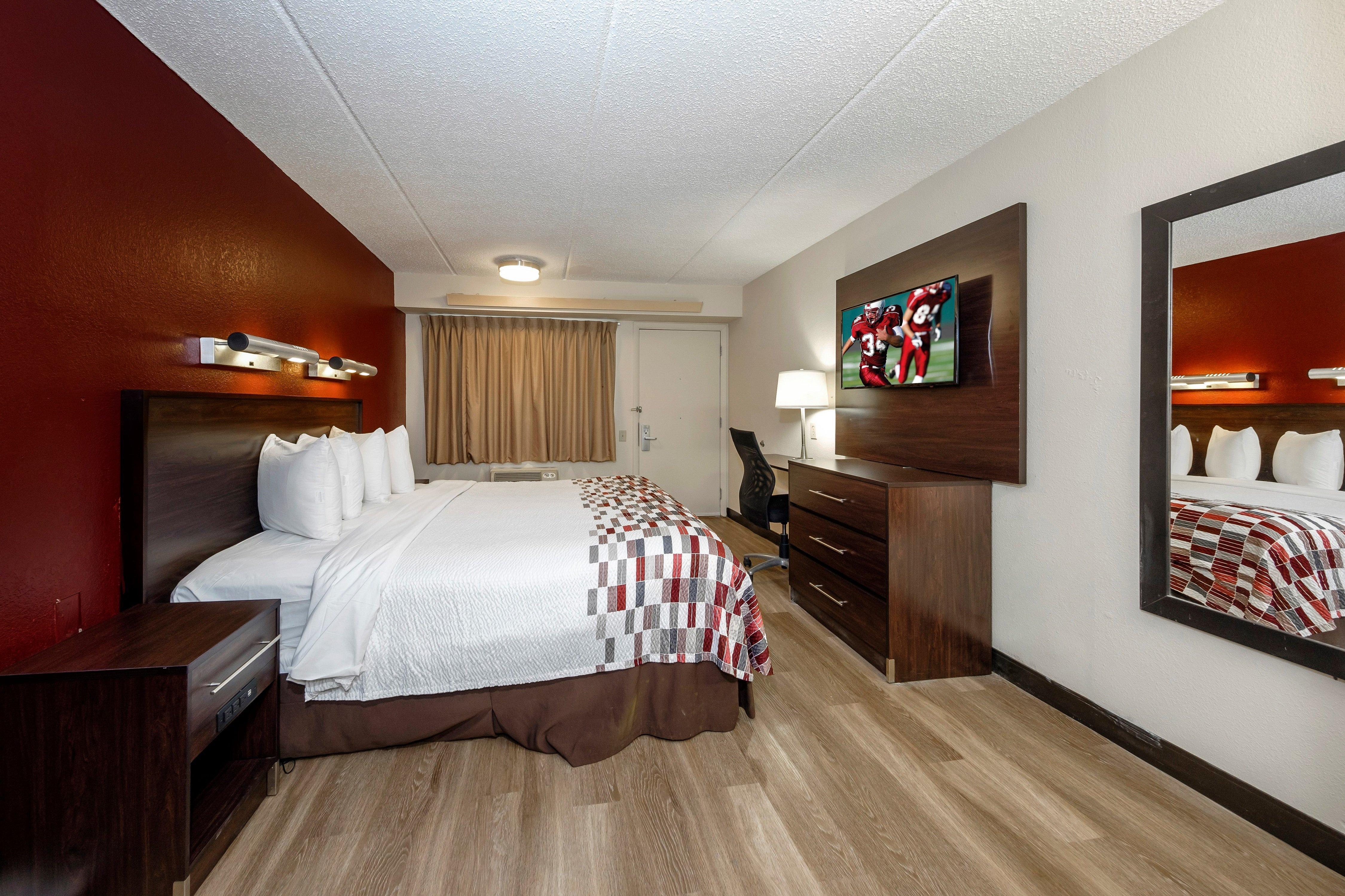 Red Roof Inn Tampa - Brandon Экстерьер фото