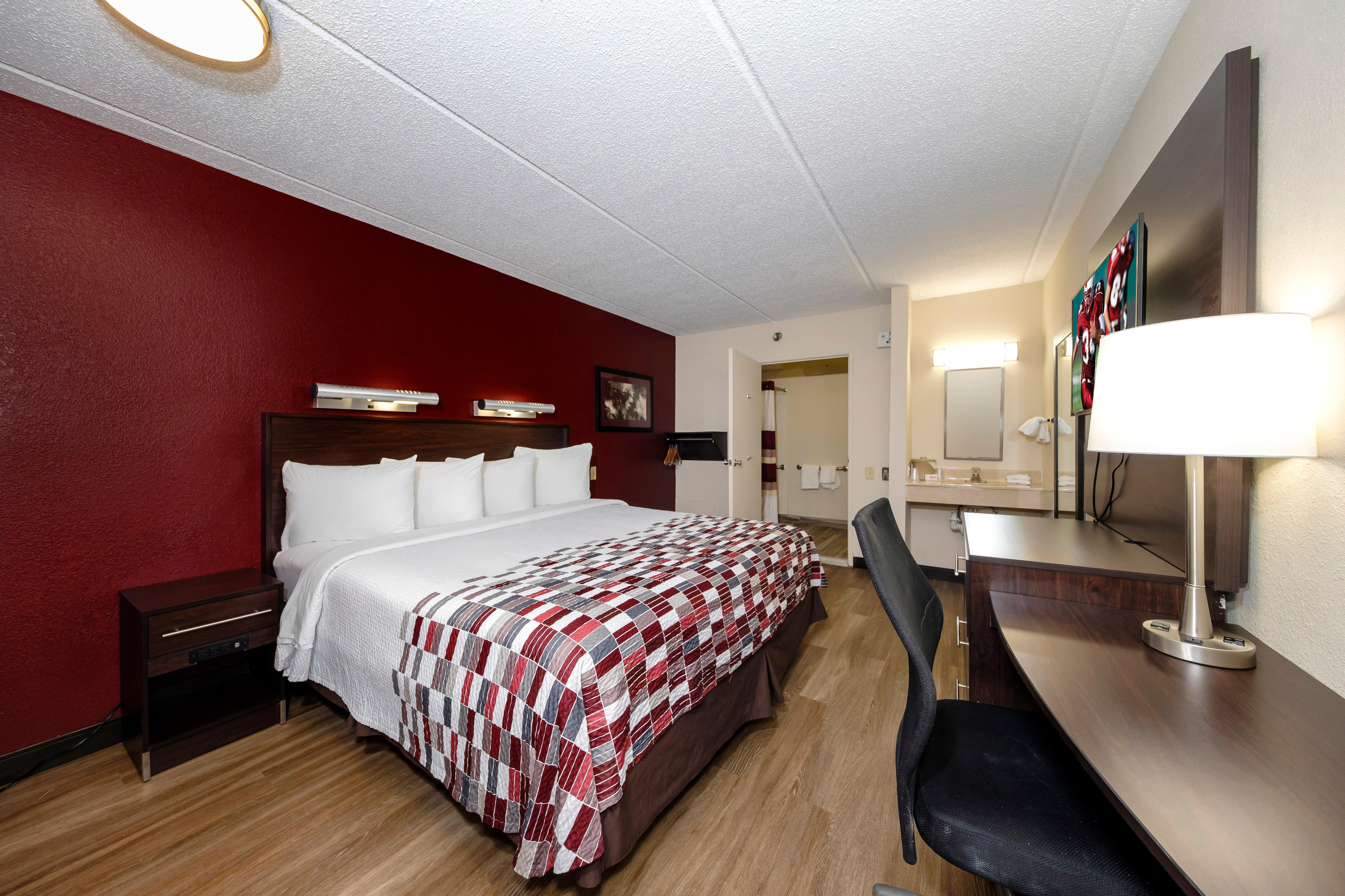Red Roof Inn Tampa - Brandon Экстерьер фото