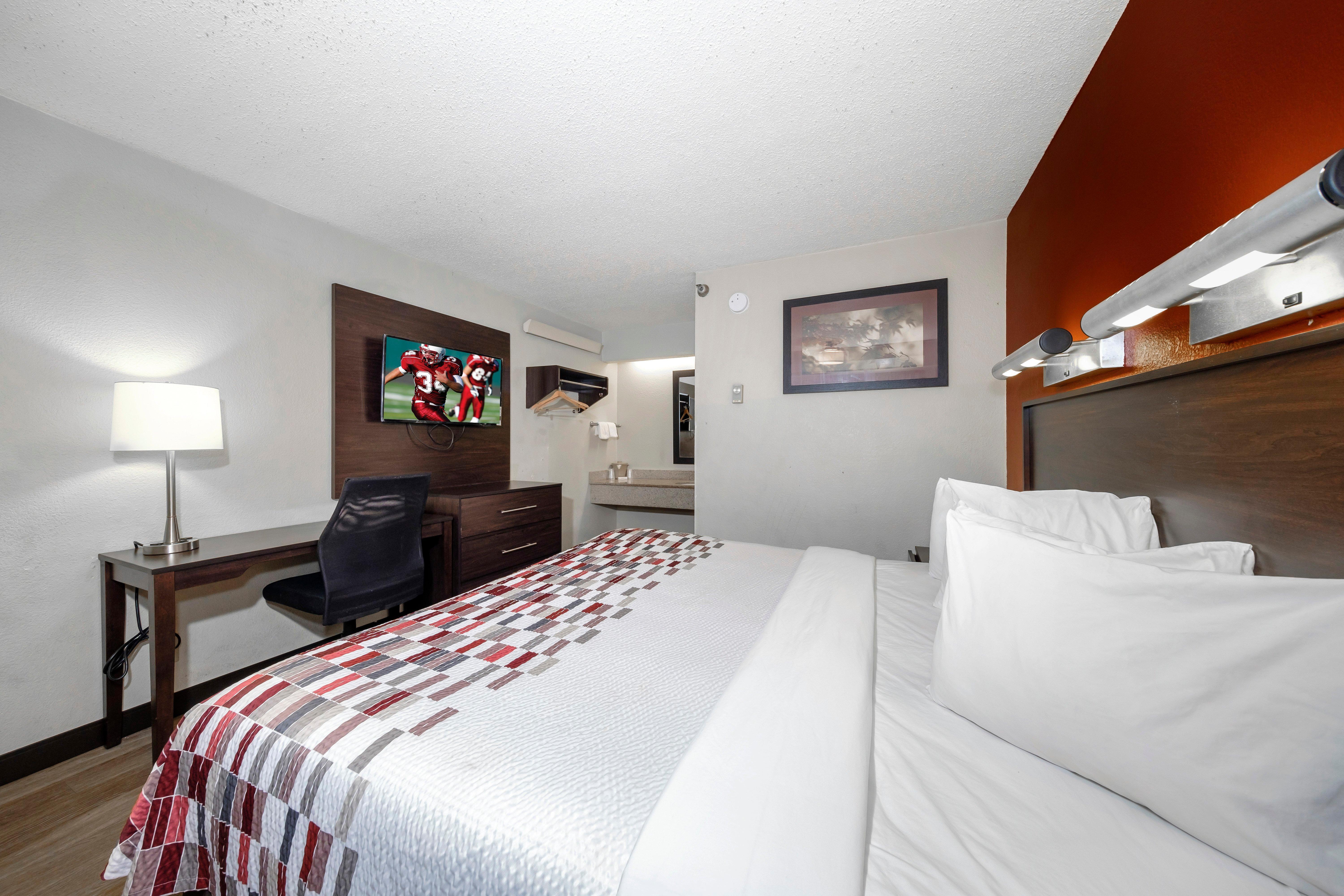 Red Roof Inn Tampa - Brandon Экстерьер фото
