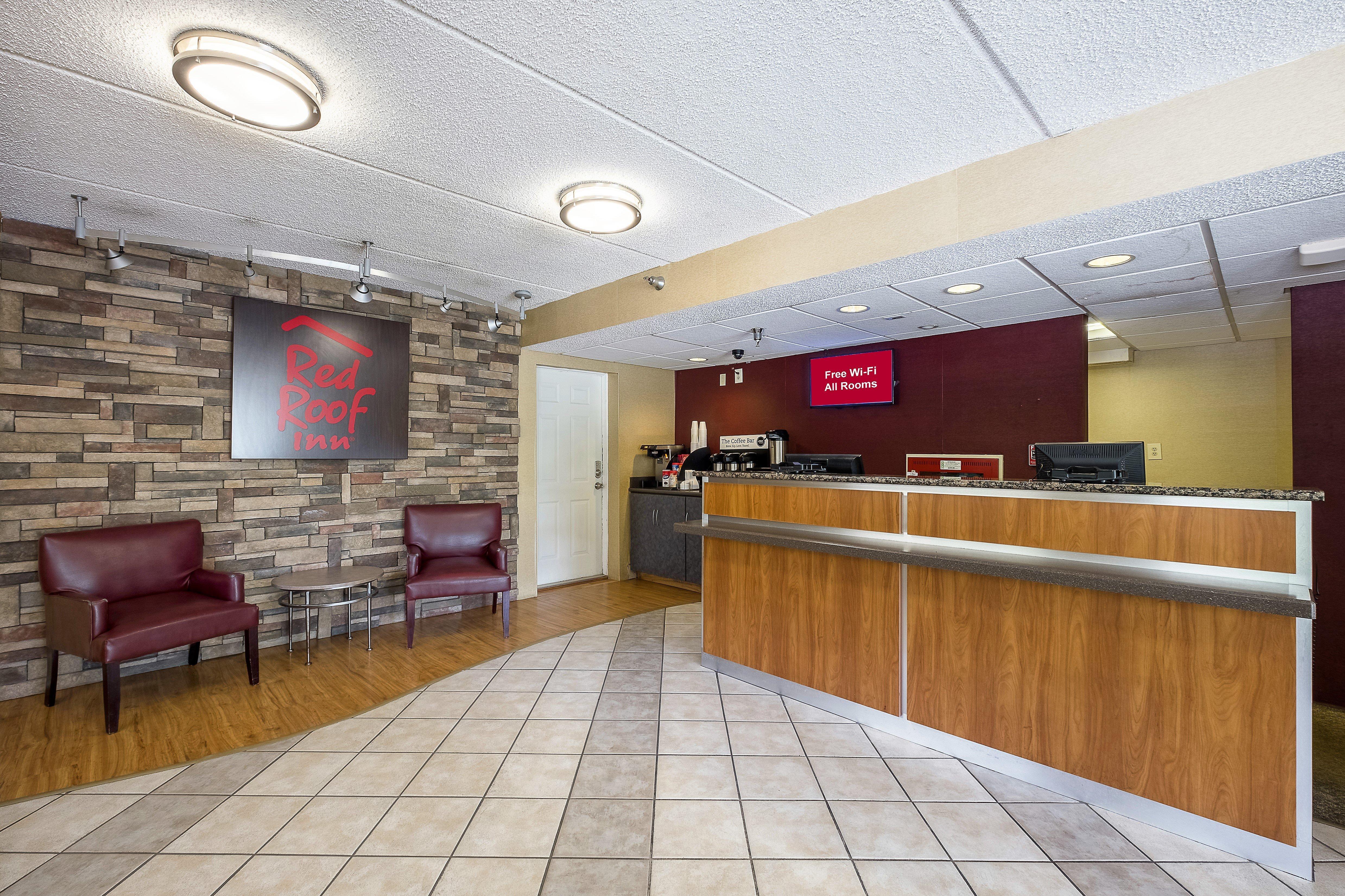 Red Roof Inn Tampa - Brandon Экстерьер фото