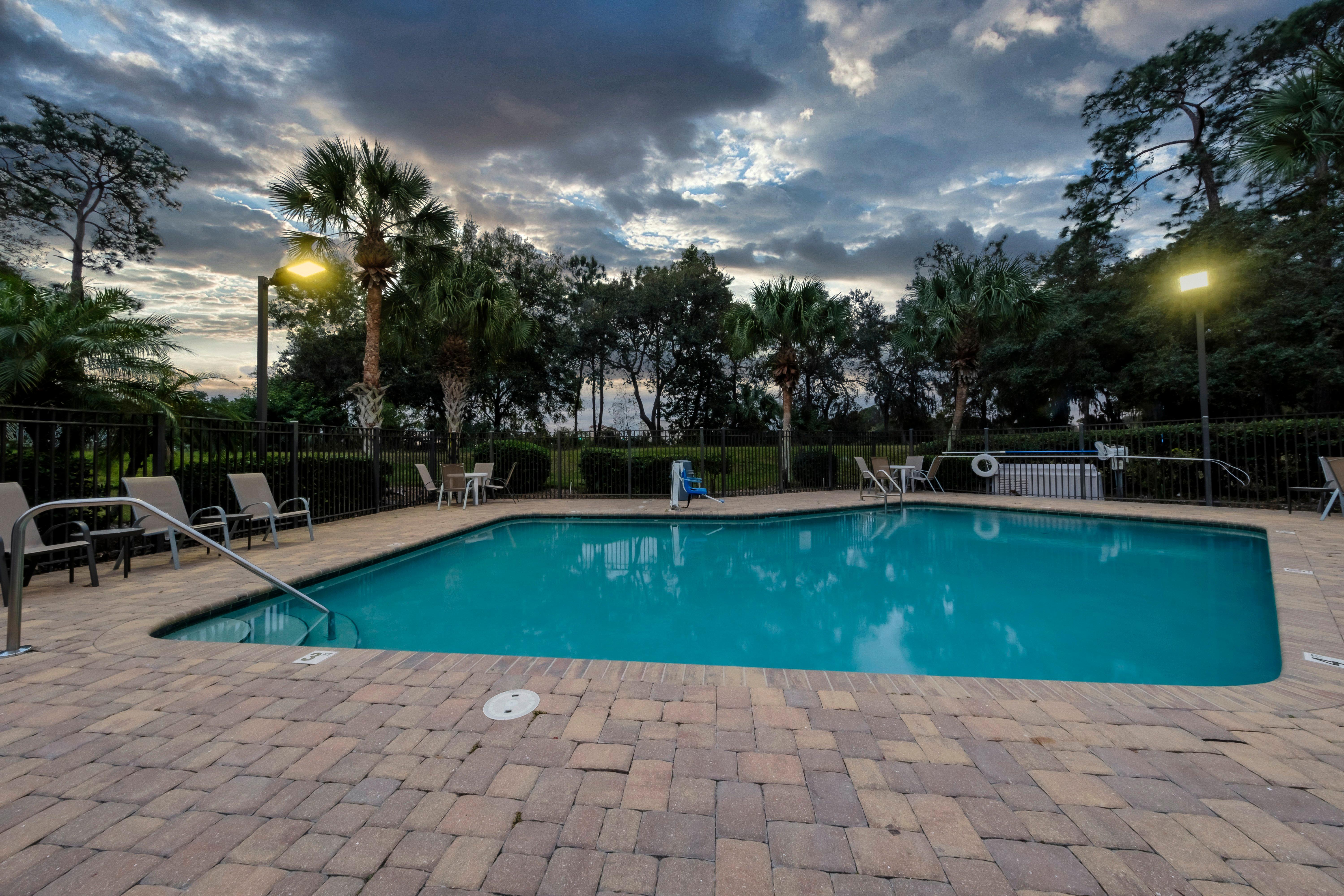 Red Roof Inn Tampa - Brandon Экстерьер фото