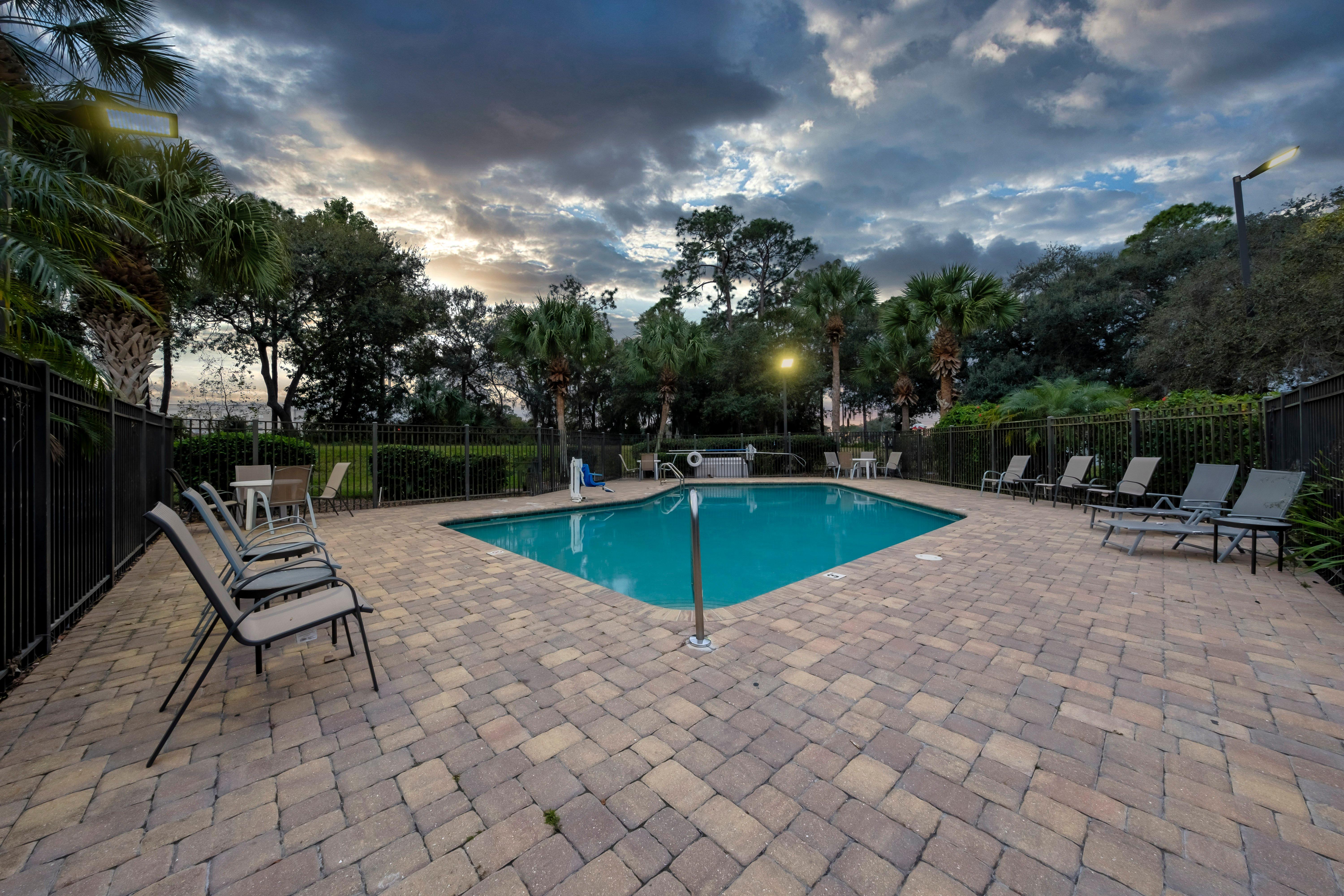Red Roof Inn Tampa - Brandon Экстерьер фото