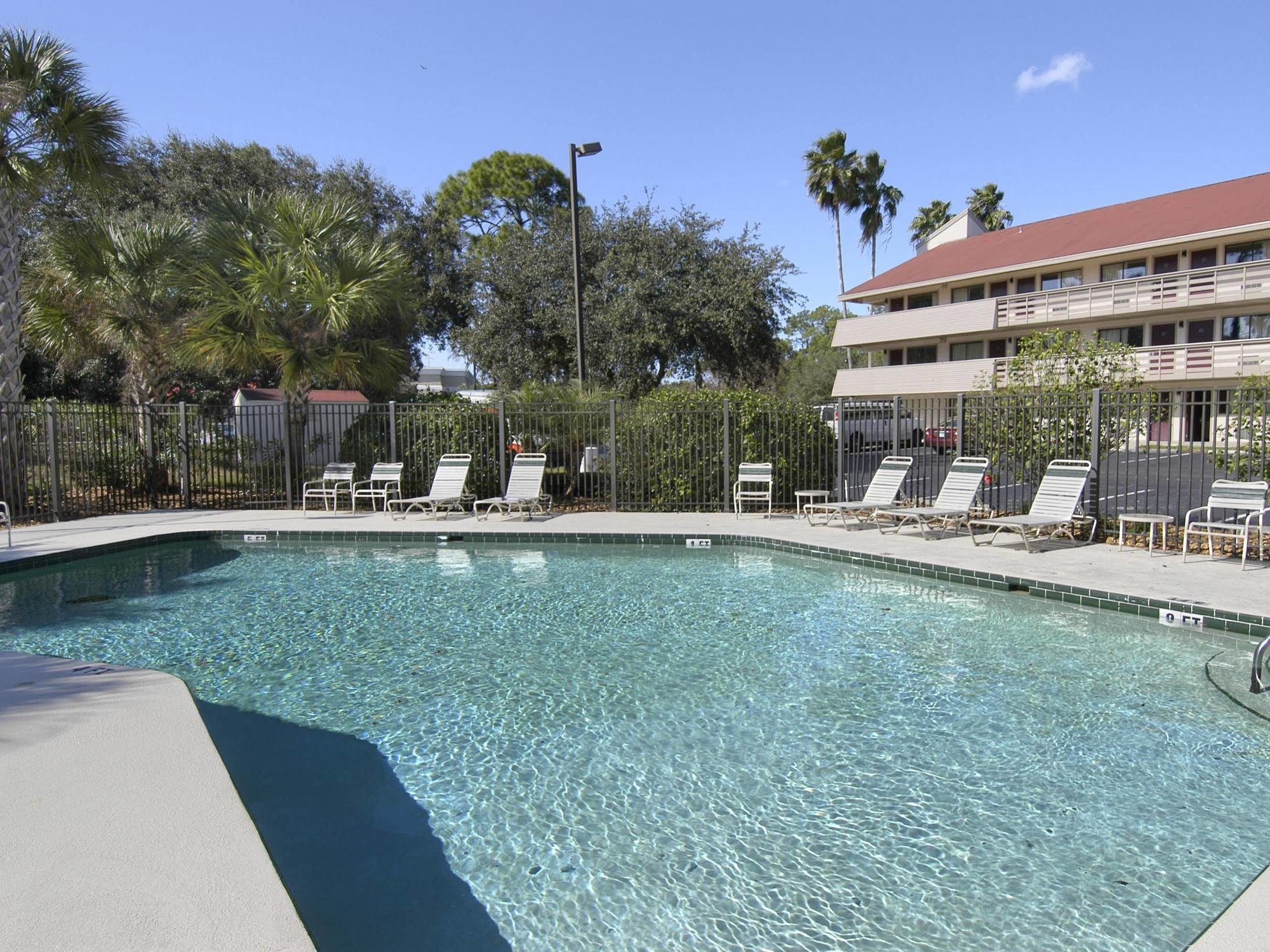 Red Roof Inn Tampa - Brandon Экстерьер фото